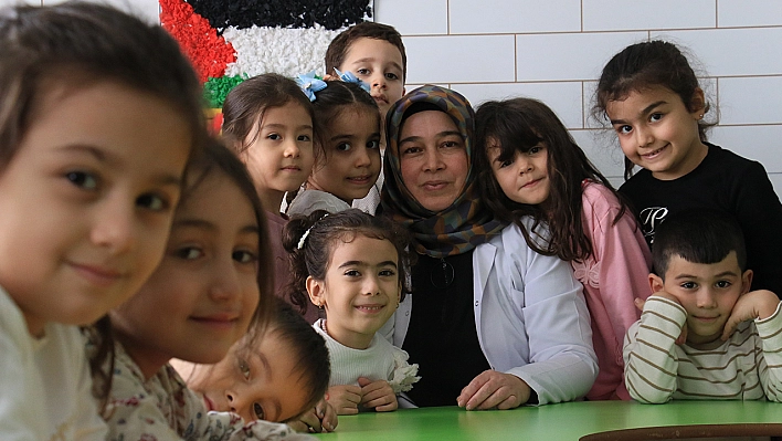 3 çocuk annesinin azmi: Hayvancılıkla uğraşırken çocukların ilk öğretmeni oldu