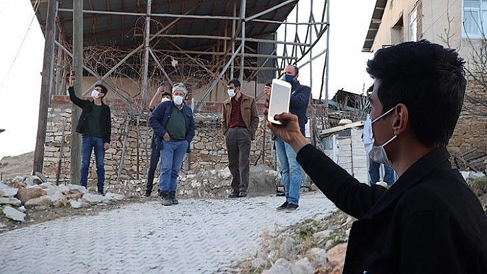 3 ilin ortasındaki köyde, yollara düşüren sorun