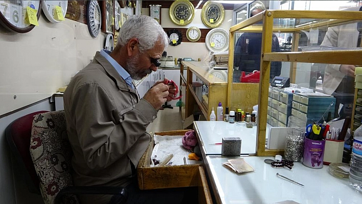 45 yıldır zamana ayar veriyor