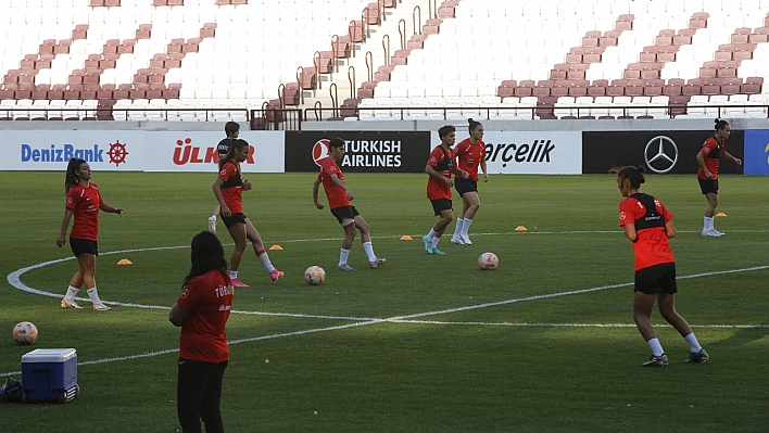 A Milli Kadın Futbol Takımı, Litvanya Maçı Hazırlıklarını Tamamladı