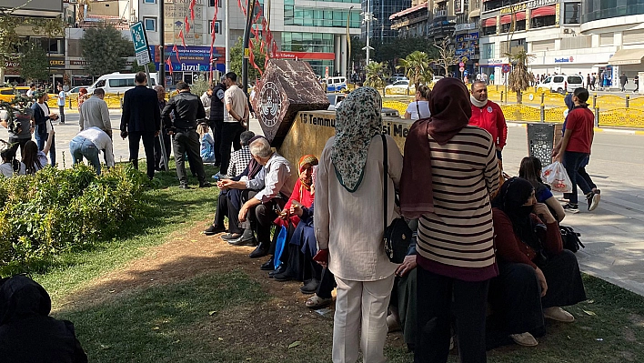 AFAD: 'Elazığ'da kısmi hasar gören bir binadaki 4 kişi sağ olarak kurtarılmıştır'