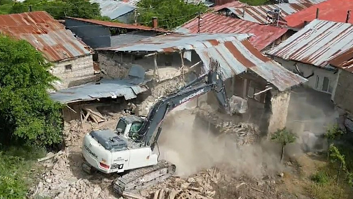 Ağın Belediyesi, Metruk Binaların Yıkımına Başladı