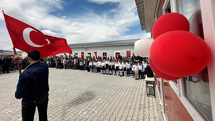 Ahıska Türk'ü Öğrencilerden Coşkulu 23 Nisan Kutlaması