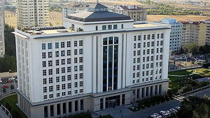 Ak Parti yeniden birinci