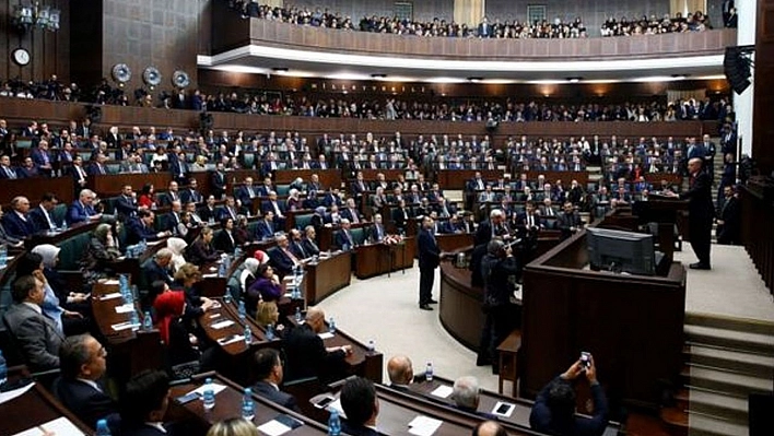 Ak Partili Vekiller Sahaya İndi, Küskün Seçmeni Geri Kazanmanın Formülü Bulundu