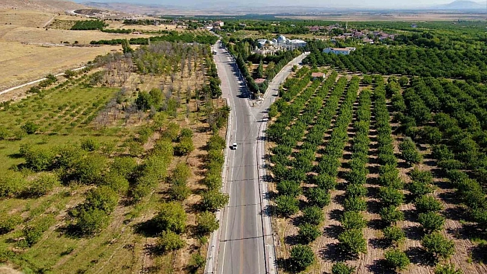 Akçadağ'da 66 kilometre grup yolu çalışması