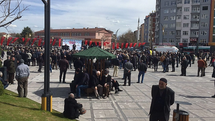 Ali Özcan'ın Mitingine Vatandaşlar İlgi Göstermedi