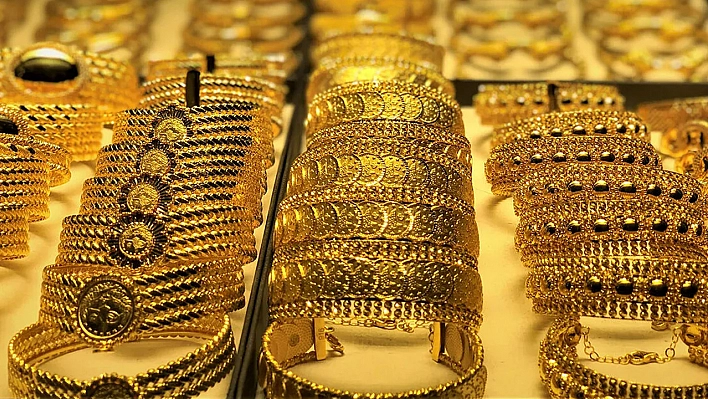 Altın yatırımcıları dikkat! Altında yeni tahminler açıklandı