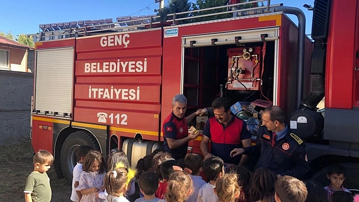 Anaokulu öğrencileri itfaiye ekipleriyle bir araya geldi