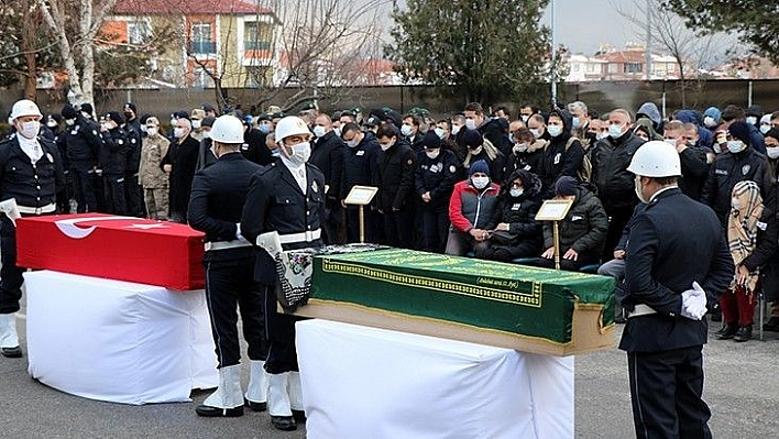 Anneden polis oğluna yürek yakan ağıt: 'Her zaman şaka oluyordu bu şaka olmadı oğlum'