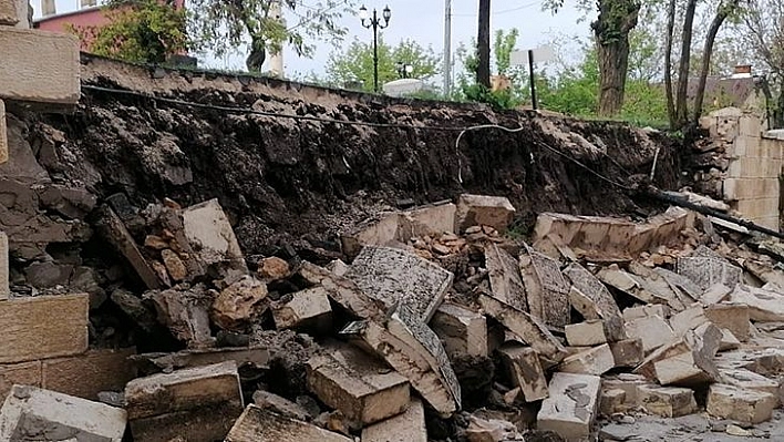 Arap Baba Türbesinin Çöken İstinat Duvarı Onarılacak