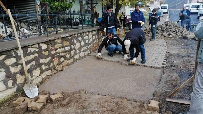 Arapgir'de kilit taş ve altyapı çalışmaları hızlandı