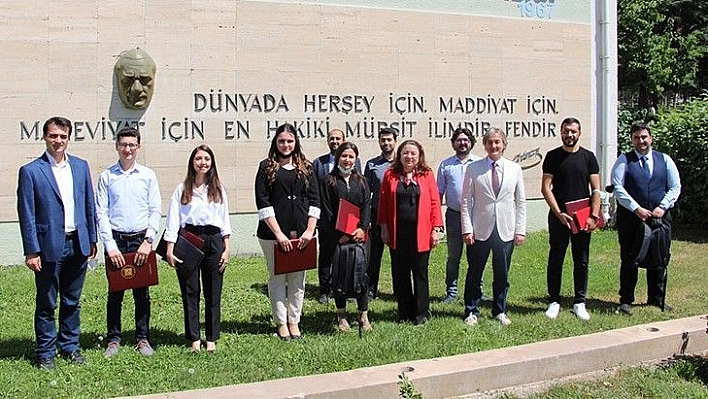 Araştırma Görevlileri Performans Ödülleri Verildi