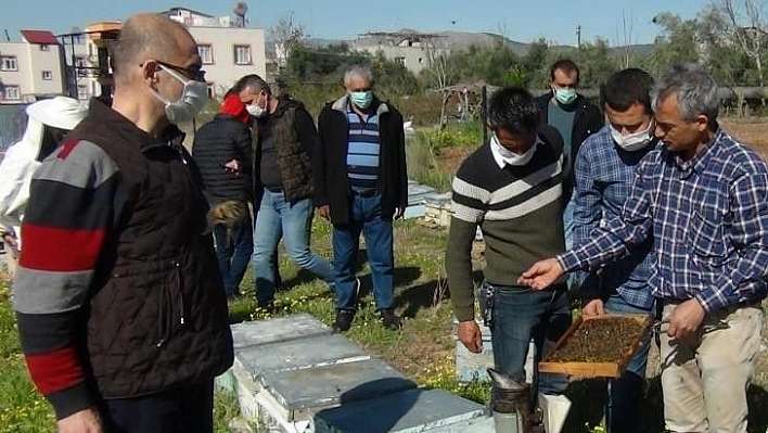 Arıcılara kış uykusundan uyanan arılarla uygulamalı eğitim