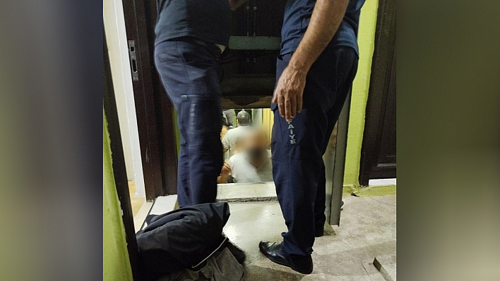 Asansörde mahsur kalan aileye ekiplerden zamanında müdahale