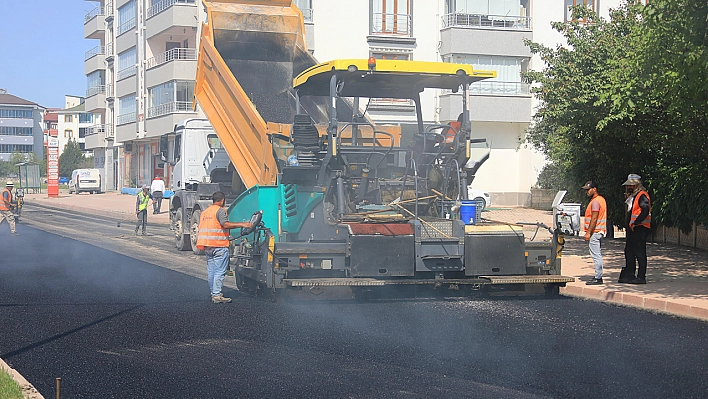 Asfalt mesaisi tüm hızıyla sürüyor