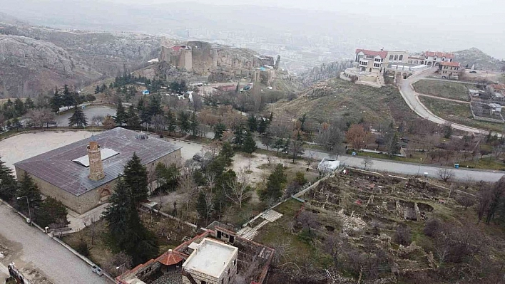 Aynı dönem, iki zıt görüntü