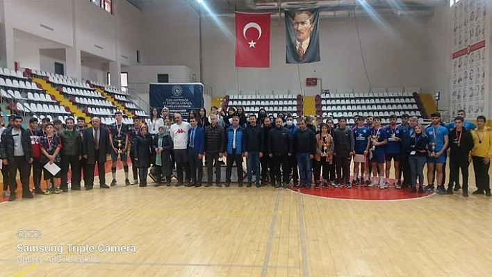 Badminton müsabakaları sona erdi