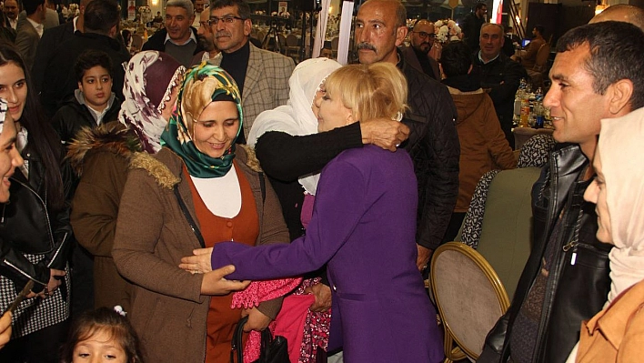 Bağımsız Aday Prof. Dr. Yasemin Açık, Çalışanları ve Aileleriyle İftar Yemeğinde Buluştu