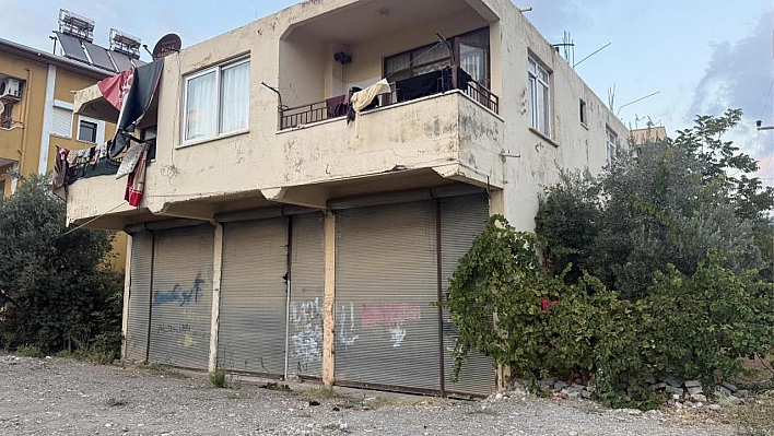 Balkondan düşen bebek ölümden döndü