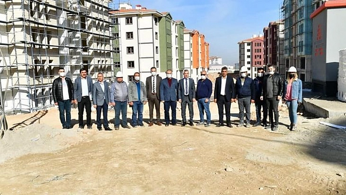 Başkan Çınar, Yakınca deprem konutlarını inceledi