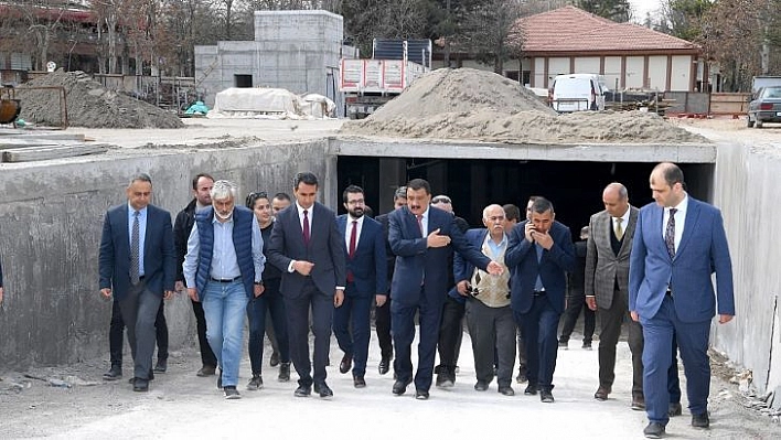 Başkan Gürkan, millet kütüphanesi otoparkında incelemelerde bulundu