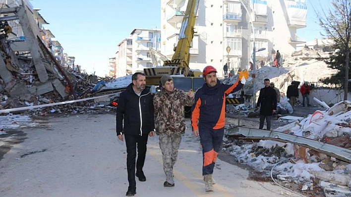 Başkan Şerifoğulları Deprem Bölgesinde