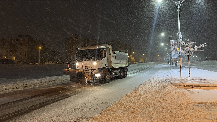 Başkan Şerifoğulları Duyurdu: Belediye Ekiplerinden Gece Mesaisi