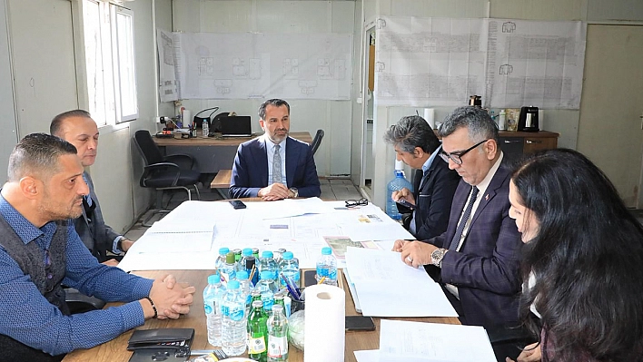 Başkan Şerifoğulları, Tarihi Öğretmenevi'nde çalışmaları inceledi