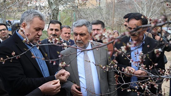 Başkan Yıldırım Baskil'de kayısı üreticileriyle görüştü