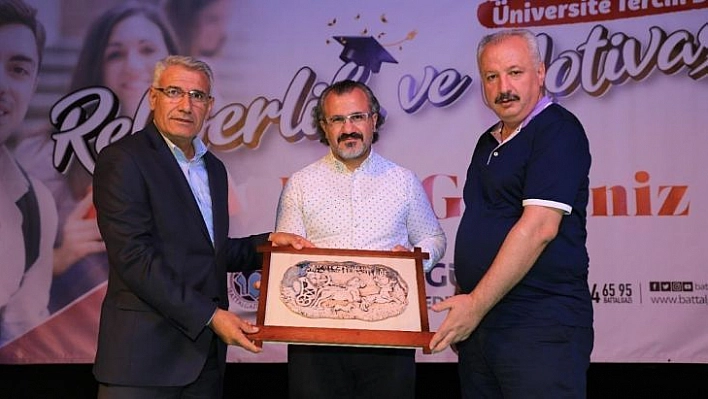 Battalgazi'de yazar Aslanhan, gençlerle buluştu