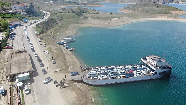 Bayram'da  Elazığ-Pertek Feribot Yoğunluğu Devam Ediyor