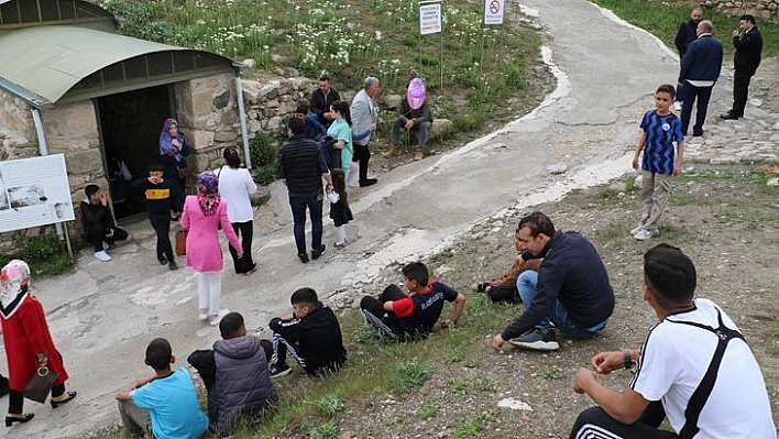 Bayram Tatilinde Vatandaşlar Harput'a Akın Etti