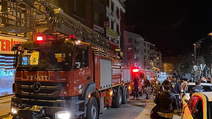 Bina Boşluğunda Yangın: Mahsur Kalan Evcil Hayvanları İtfaiye Kurtardı