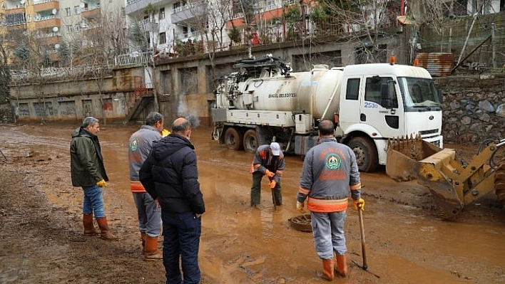 Bingöl Belediyesi'nden yoğun sel mesaisi