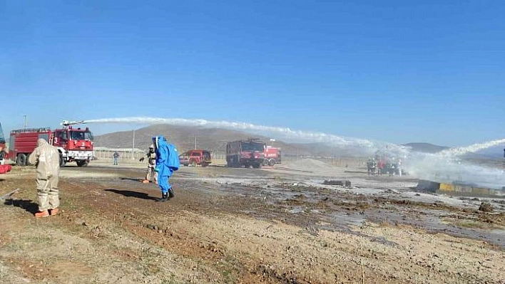 Bingöl'de havalimanı personellerine KBRN eğitimi verildi