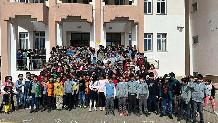 Bingöl'de jandarma, öğrencilere güvenli internet kullanımı eğitimi verdi