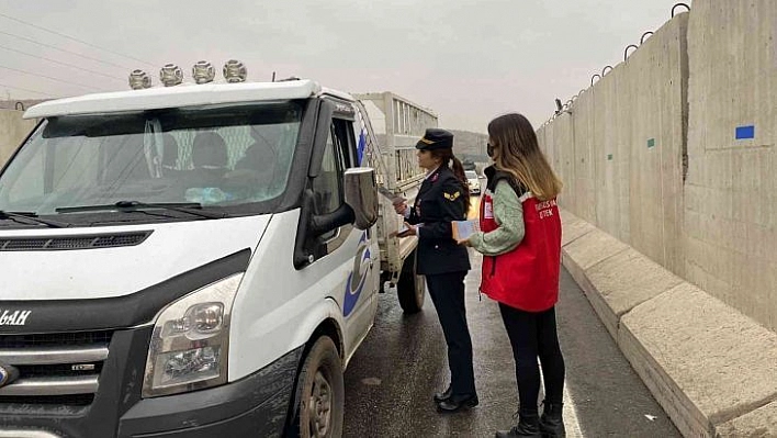 Bingöl'de kadına yönelik şiddete dikkat çekmek amacıyla broşür dağıtıldı