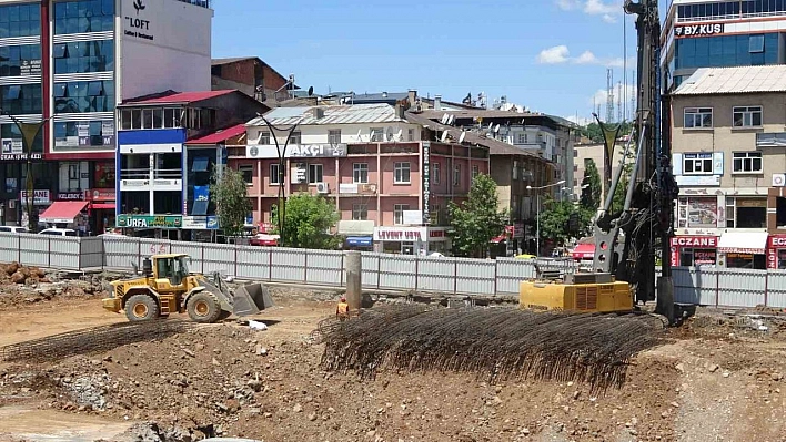 Bingöl'de Kent Meydanı projesi devam ediyor