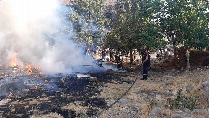 Bingöl'de korkutan yangın evlere sıçramadan söndürüldü