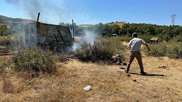 Bingöl'de metruk yapıda çıkan yangın ormanlık alana sıçramadan söndürüldü