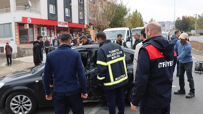 Bingöl'de tır ile otomobil çarpıştı: 2 yaralı