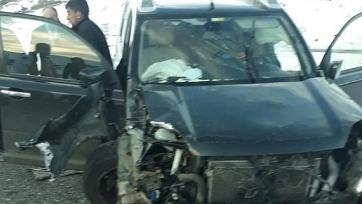 Bingöl'de trafik kazası: 3 yaralı