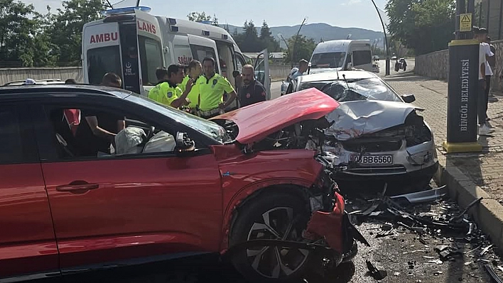 Bingöl'de trafik kazası: 3 yaralı