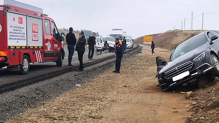 Bingöl'de Trafik Kazası Çok Sayıda Yaralı Var!