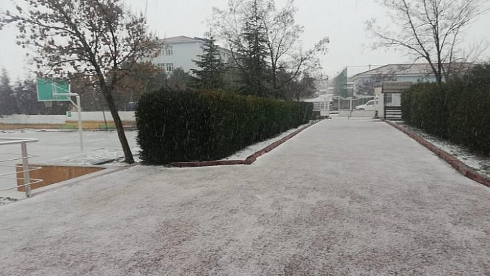 Bir günde hem yağmur hem kar hem de dolu yağdı