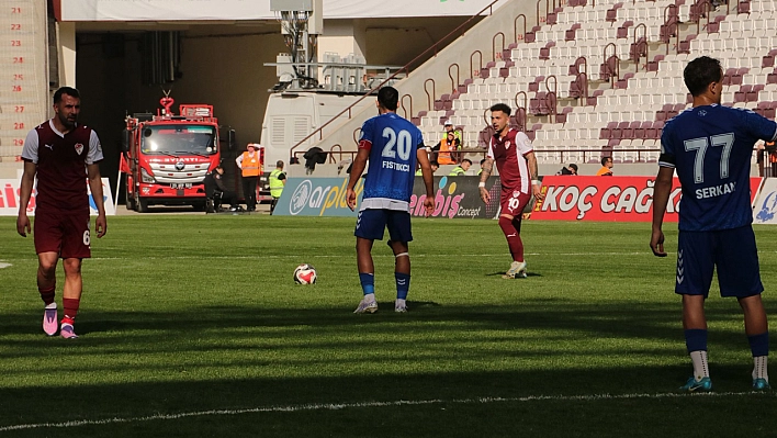 Bordo-Beyazlı camia ayağa kalkıyor