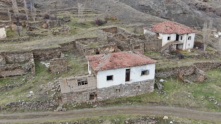 Bu Köyün Terk Edilme Nedeni Tüyler Ürpertiyor