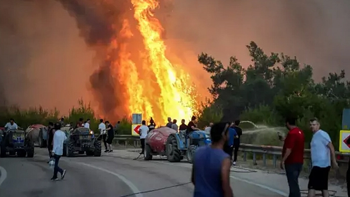 Bursa'da bir ilçede alevler yeniden şiddetlendi
