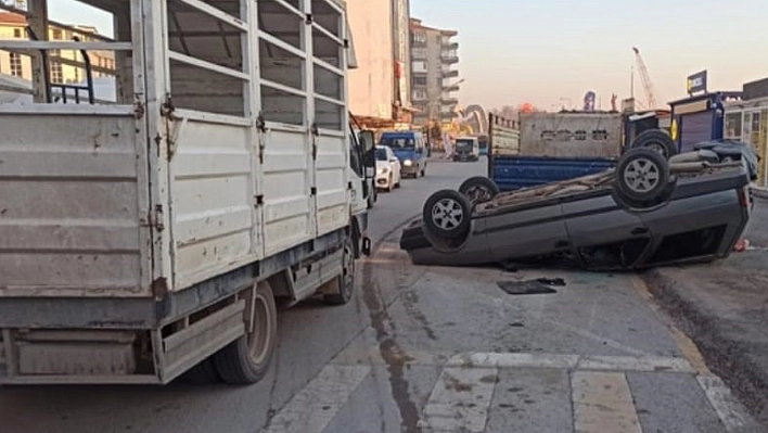 Çarptığı Aracı Ters Dönmüş Hale  Bırakıp Kaçtı!